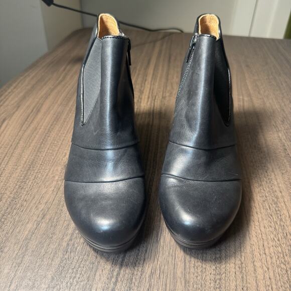 Sofft Women’s Chelsea style black ankle boot, 4 inch heel - Picture 4 of 8